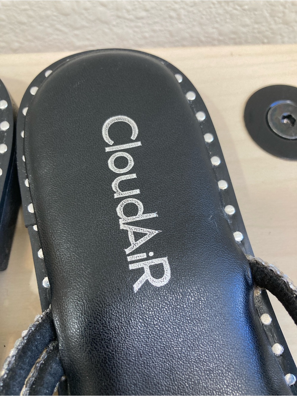 CloudAiR Black Rhinestone Flat Sandals Size 6.5 Strappy - Picture 6 of 10